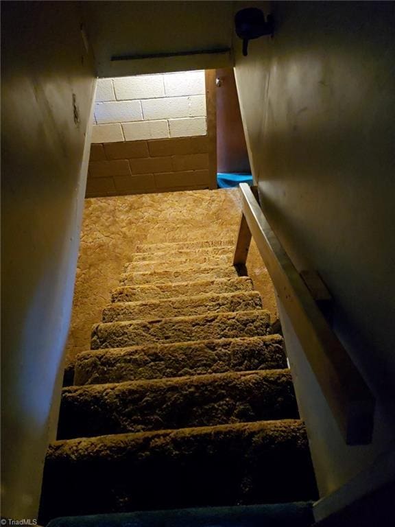 210 Grinton Ave, Wilkesboro, NC 28697 - view of stairs