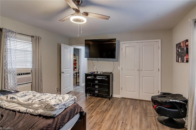 bedroom featuring ceiling fan, wood finished floors, and a closet