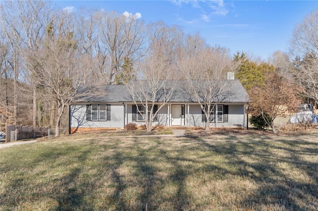 single story home with a front lawn