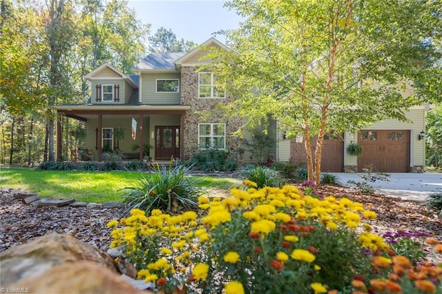 view of front of house featuring covered porch and a front lawn