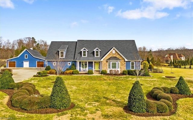 cape cod-style house featuring driveway, covered porch, and a front yard