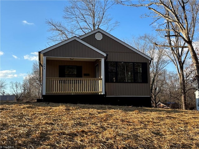 view of front facade with covered porch