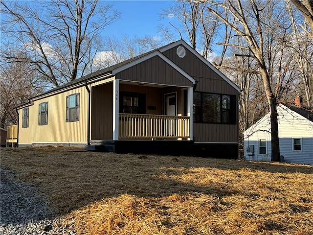 view of front of property with a front yard and covered porch