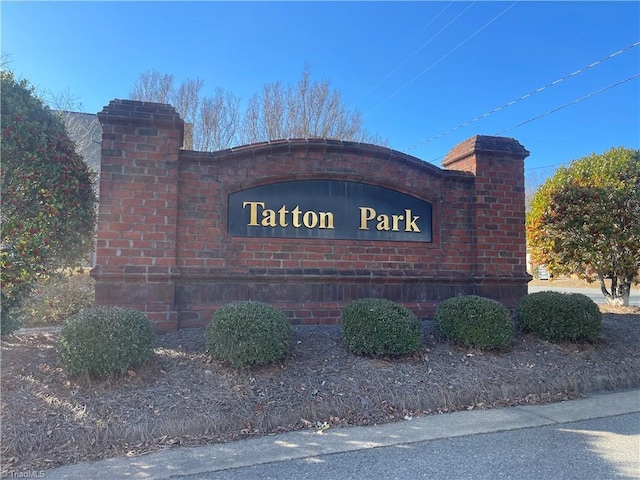 view of community / neighborhood sign