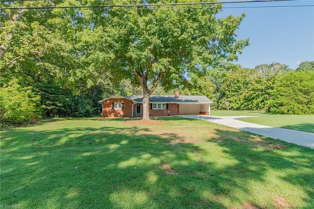view of front of home featuring a front lawn