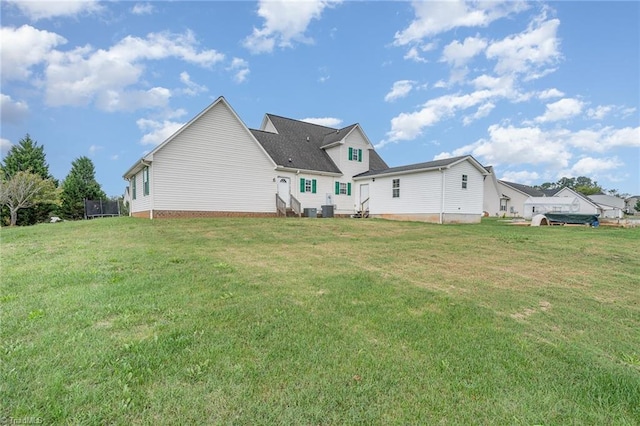 back of house featuring a yard