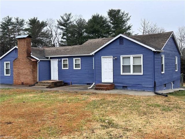 view of front of property featuring a patio area and a front yard