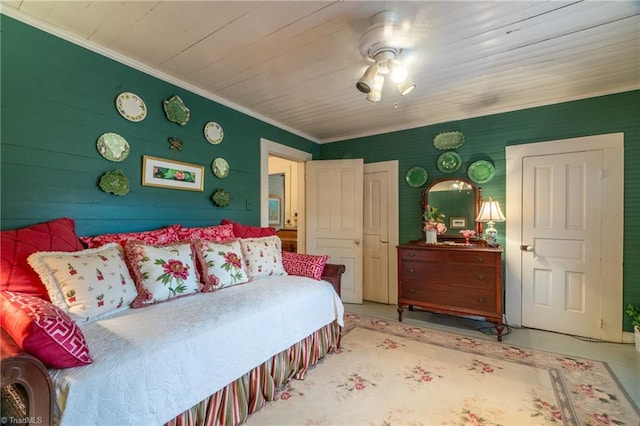 bedroom featuring ceiling fan and crown molding