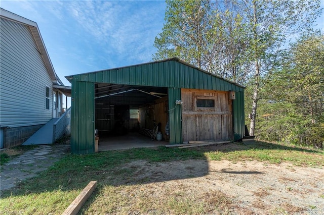 view of outbuilding