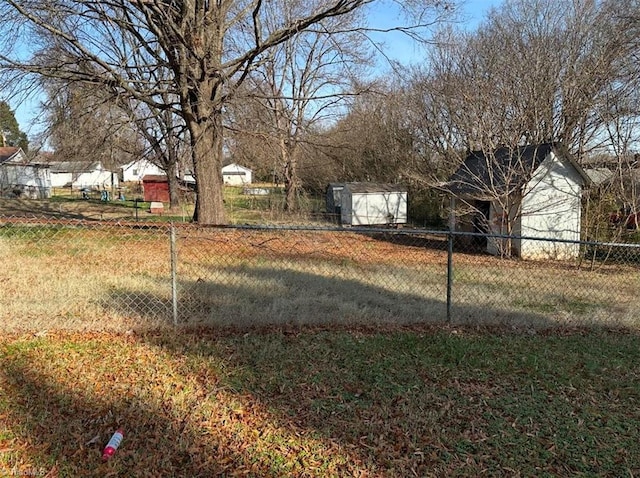 301 N 7th Ave, Mayodan, NC 27027 - view of yard