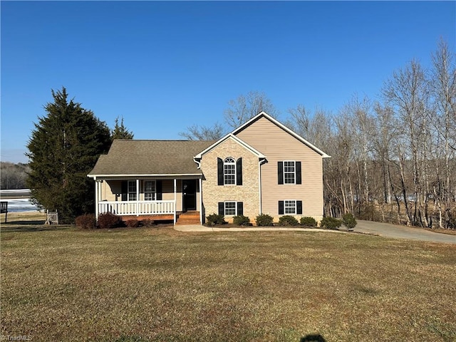 view of front of property featuring covered porch and a front lawn