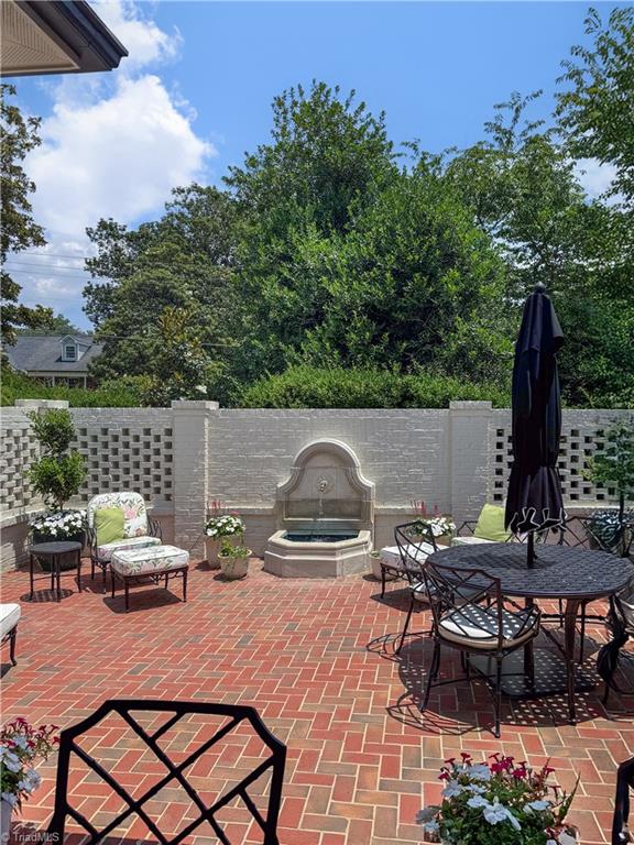 2990 Reynolds Sq, Winston-Salem, NC 27106 - view of patio / terrace