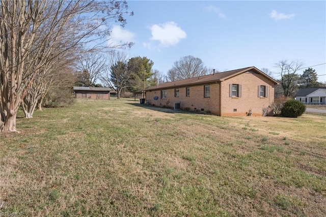 view of yard featuring central AC