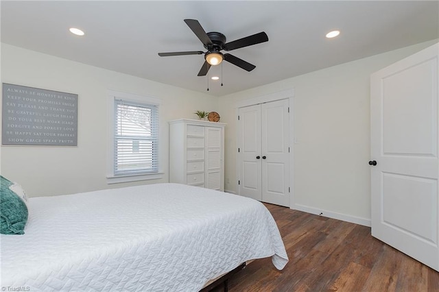 bedroom with dark wood finished floors, recessed lighting, baseboards, and ceiling fan