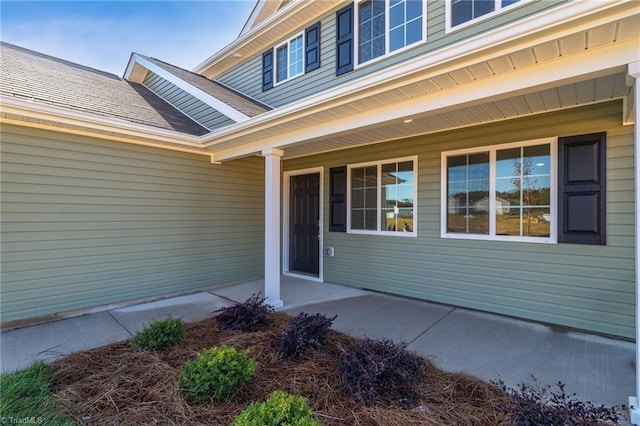 entrance to property featuring covered porch