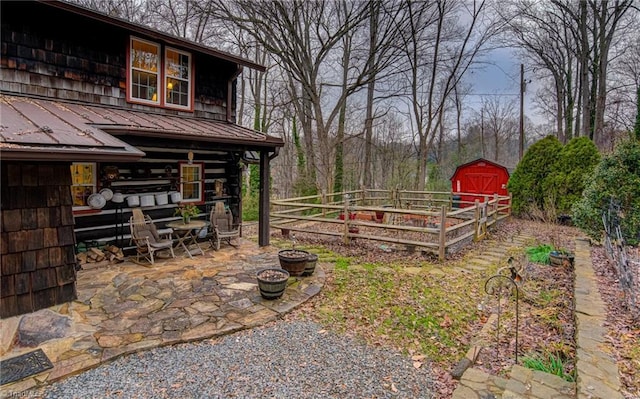 view of yard with a shed