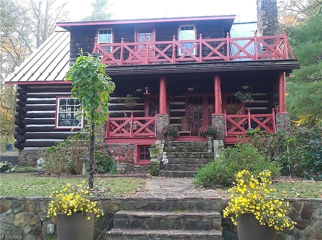 view of front of house with a balcony