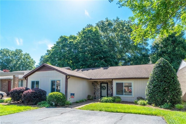 136 Fairway Dr, Bermuda Run, NC 27006 - ranch-style house with stone siding