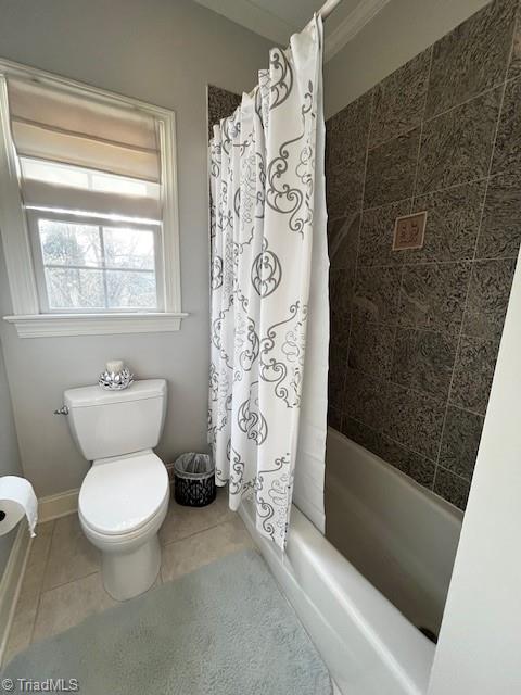 bathroom with toilet, tile patterned floors, shower / bath combo, and crown molding