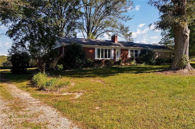 single story home with a front lawn