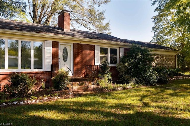 single story home featuring a front yard