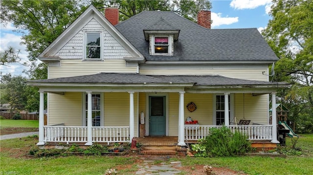 view of front of property featuring covered porch