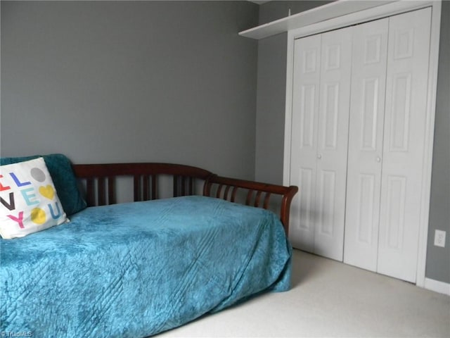 bedroom with carpet flooring and a closet