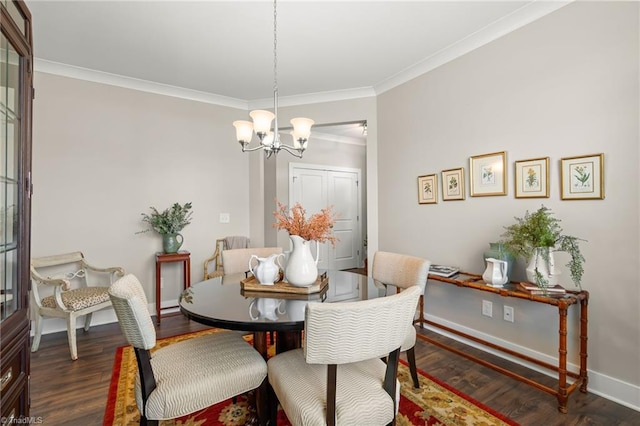 dining area with ornamental molding, wood finished floors, baseboards, and a chandelier