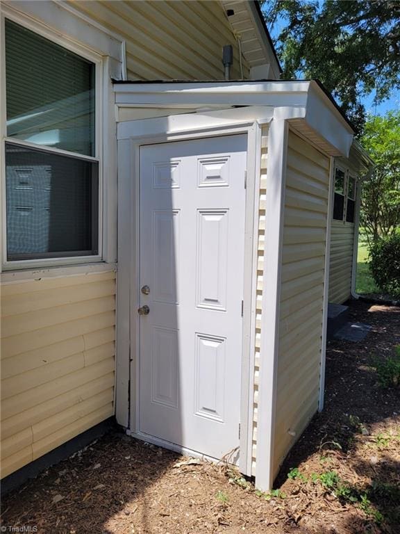 view of outbuilding