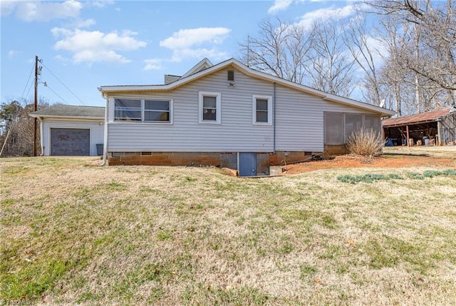 view of side of property featuring a garage and a lawn