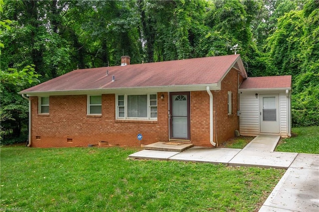 615 Sherman St, Greensboro, NC 27410 - ranch-style house with crawl space, a front yard, and brick siding