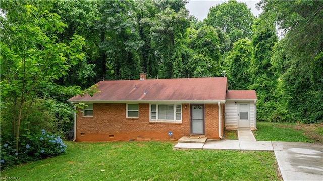 615 Sherman St, Greensboro, NC 27410 - single story home featuring crawl space, a front yard, and brick siding