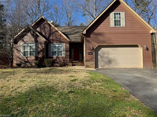 view of front of home featuring a front lawn and driveway