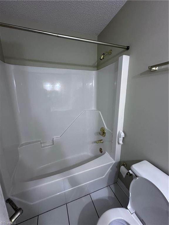 full bathroom featuring a textured ceiling, shower / bathtub combination, and toilet