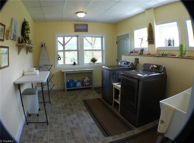 1564 Thore Rd, Pinnacle, NC 27043 - laundry area featuring washing machine and clothes dryer and baseboards