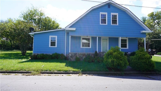 bungalow featuring a front yard