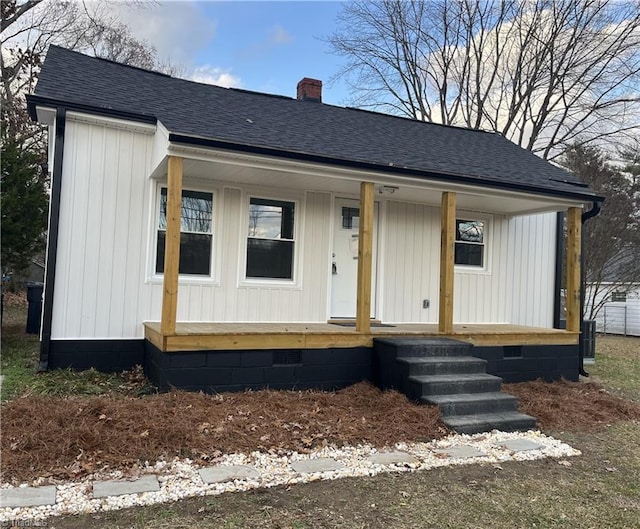 view of front facade featuring a porch