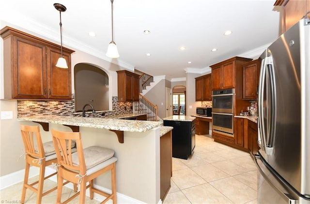 kitchen with crown molding, arched walkways, stainless steel appliances, a peninsula, and decorative backsplash
