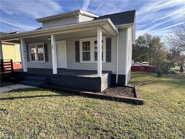 view of front of property featuring a porch and a front lawn