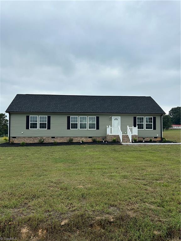 3700 Ireland Rd, Yadkinville, NC 27011 - view of front facade with crawl space, a front yard, and a shingled roof