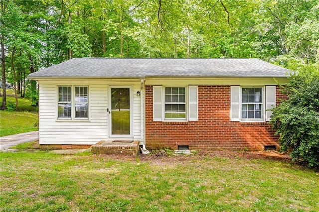 1126 E Springfield Rd, High Point, NC 27263 - view of front of home featuring a front yard, crawl space, and a shingled roof
