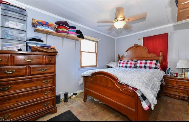 bedroom featuring crown molding and ceiling fan