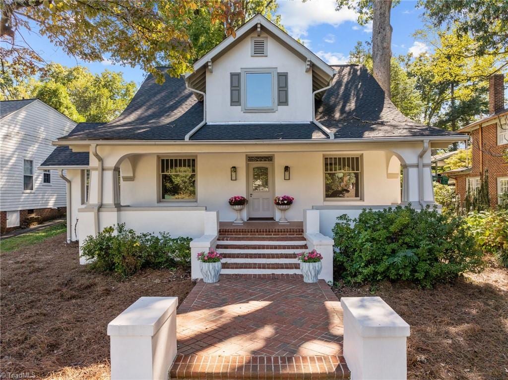 view of front of house with covered porch