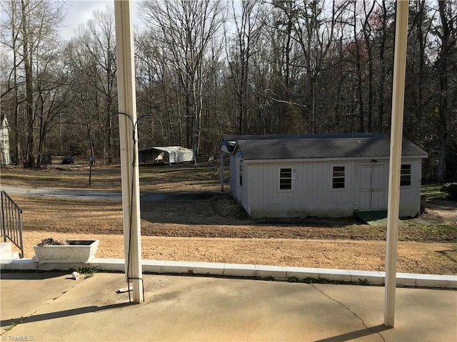 view of yard featuring a shed and an outbuilding