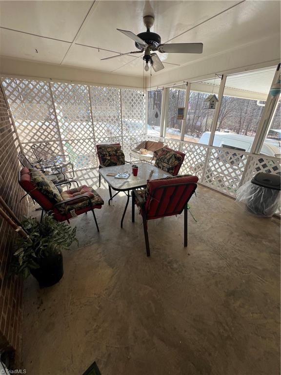 sunroom featuring ceiling fan