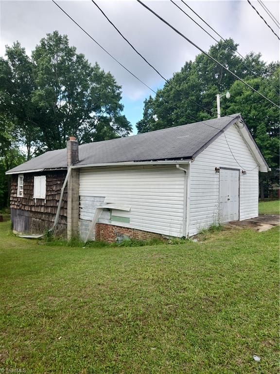 1116 E Fairfield Rd, High Point, NC 27263 - view of property exterior featuring a lawn