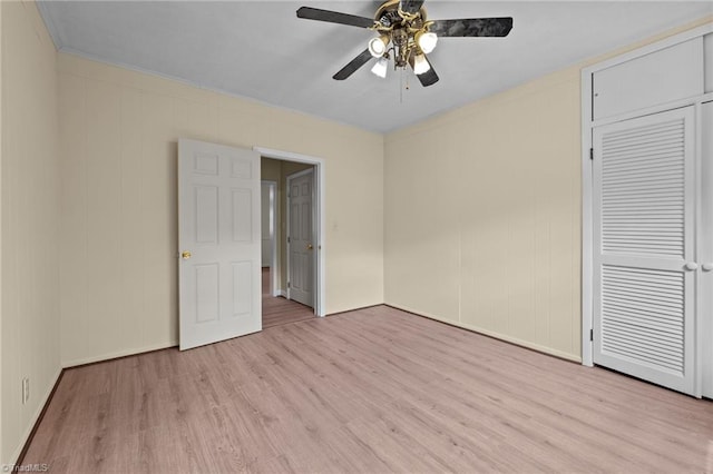 unfurnished bedroom featuring light wood-type flooring, a closet, and ceiling fan