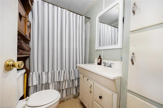 bathroom with toilet, curtained shower, and vanity