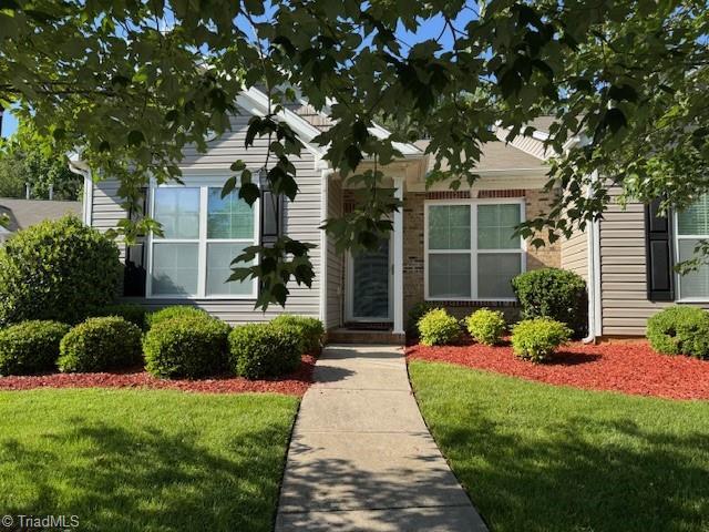 4373 Rex Ct, Winston-Salem, NC 27107 - view of front of home with a front lawn