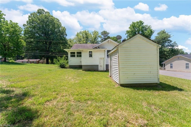 127 Oak Summit Rd, Winston-Salem, NC 27105 - back of house featuring a lawn and a storage shed